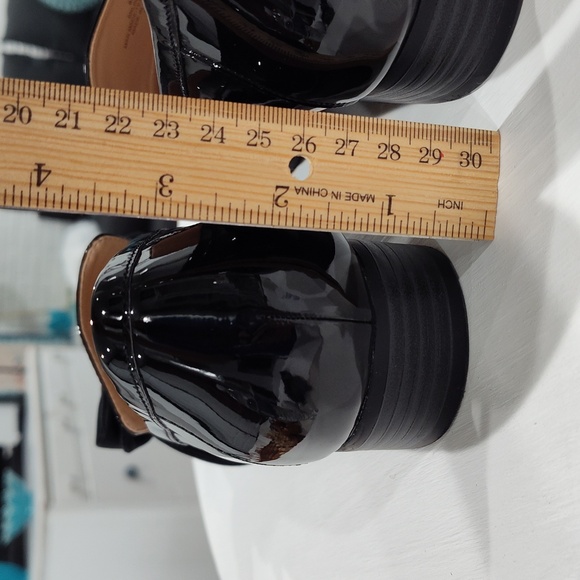 Bandolino Lindio 3 Loafer Black Patent with Bows - Picture 5 of 13